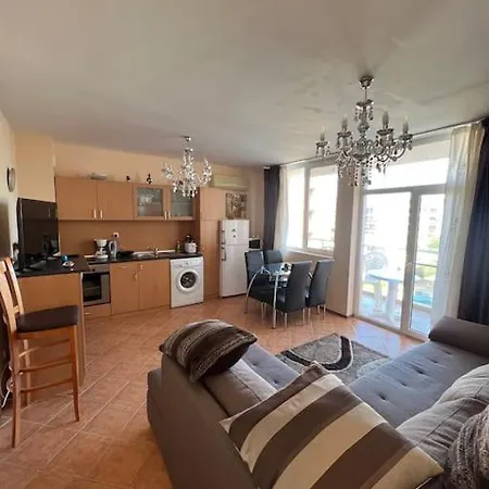 Spacious Sunny 2 Bedroom Fits 6 * Сонячний Берег