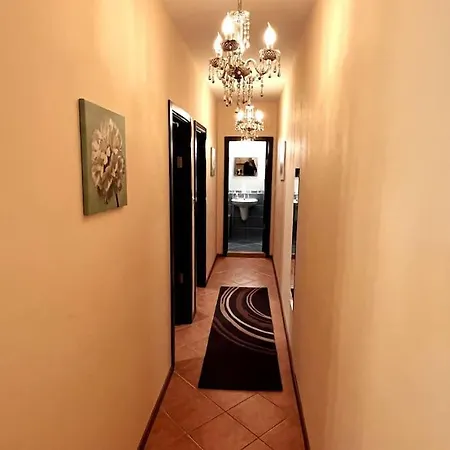 Spacious Sunny 2 Bedroom Fits 6 Апартаменти *